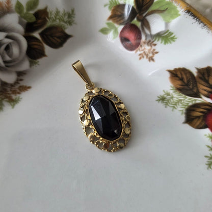 Vintage 14k gold pendant with garnet