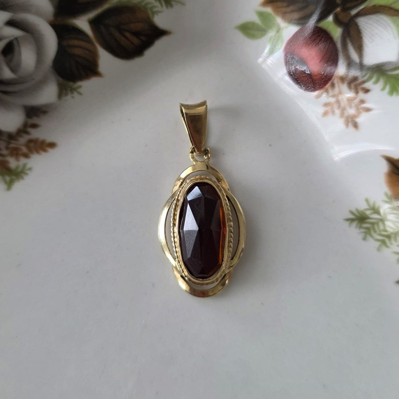 Vintage 14k gouden hanger met granaat