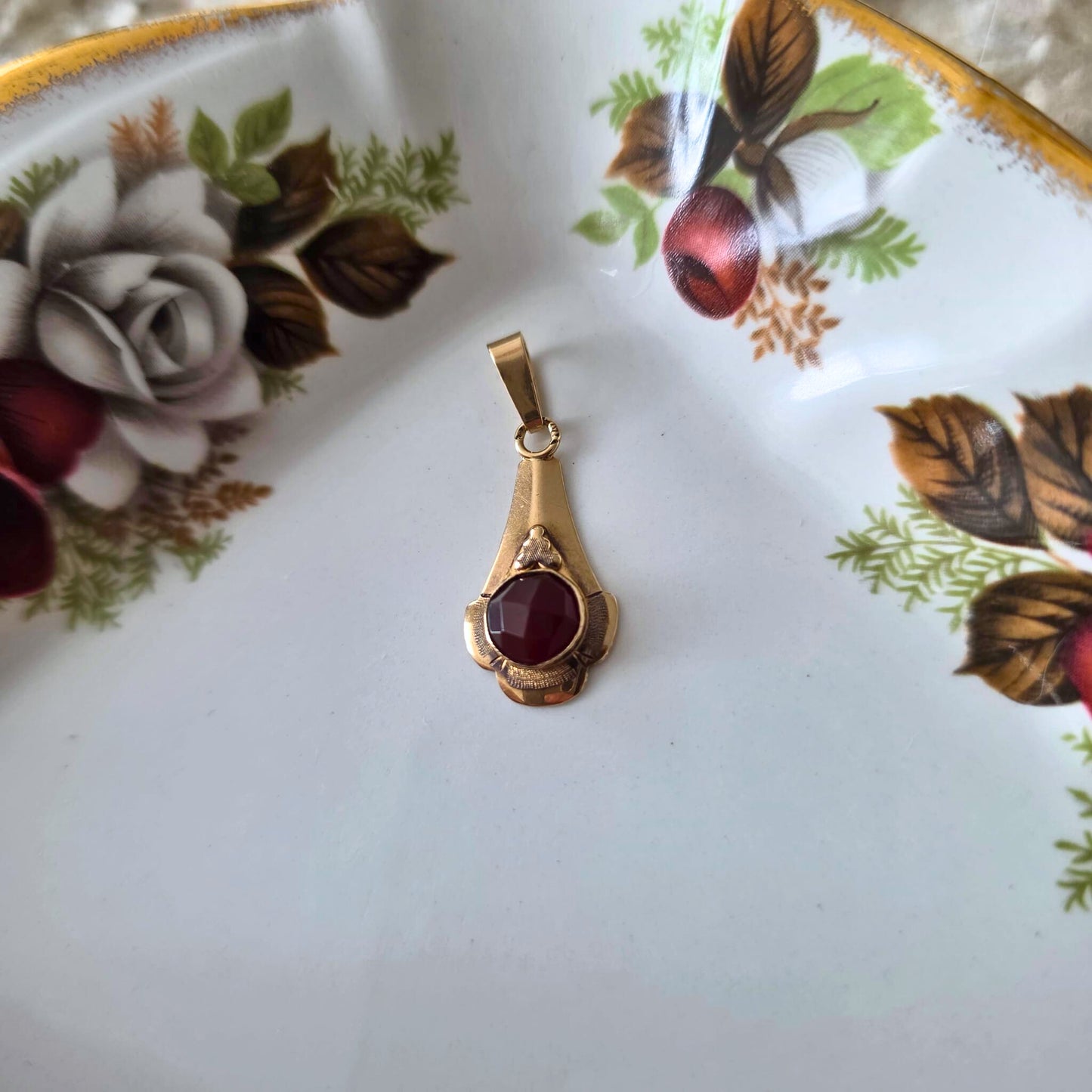 Vintage 14k gouden hanger met carneool drup