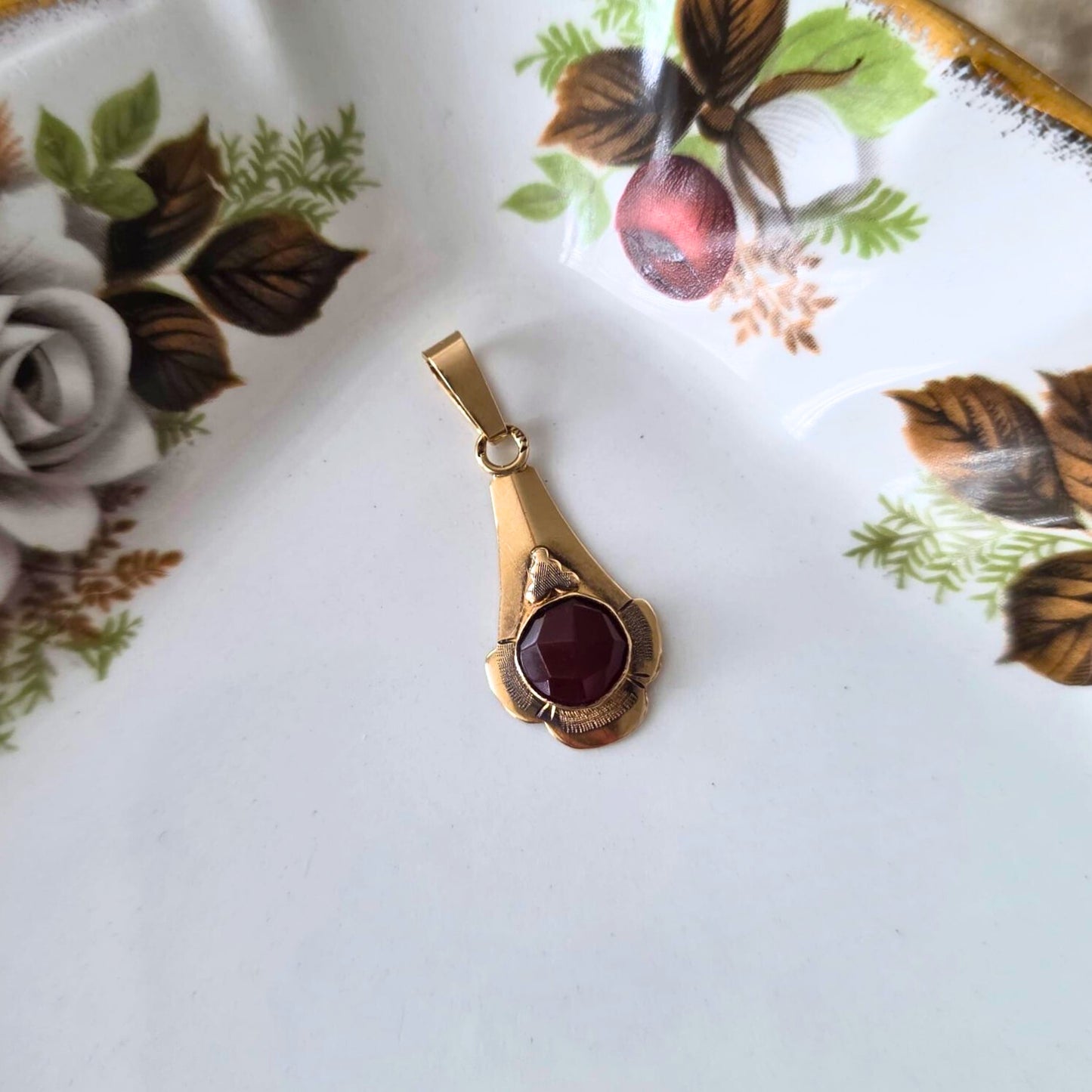 Vintage 14k gouden hanger met carneool drup