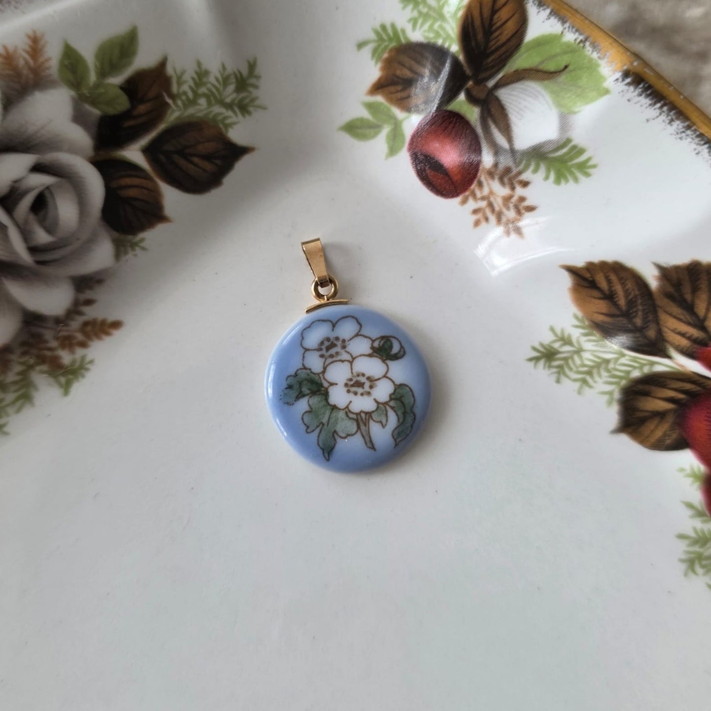 Vintage 14k gouden hanger met porselein