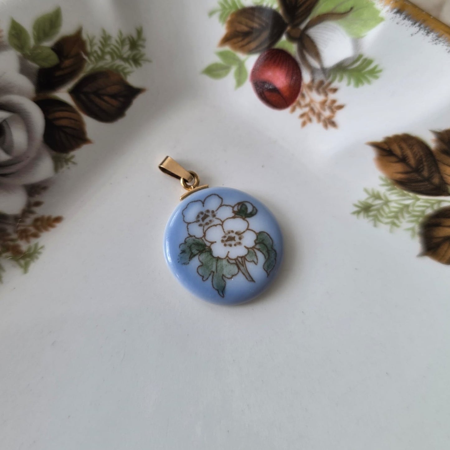 Vintage 14k gouden hanger met porselein