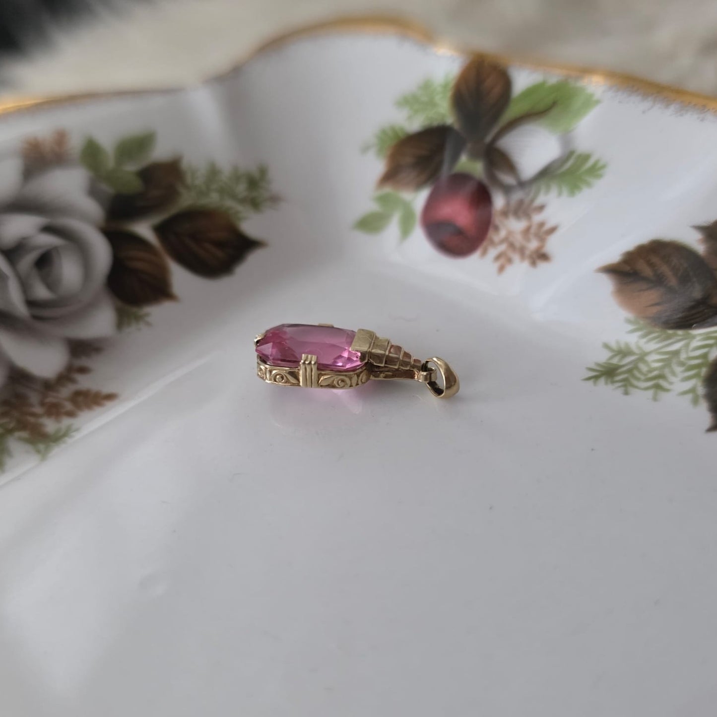 Vintage 14k gouden hanger met roze steen
