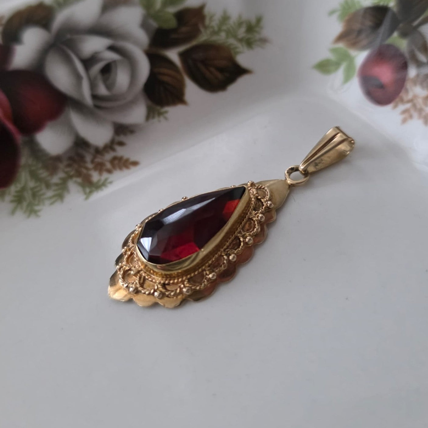 Vintage 14k gouden hanger met granaat