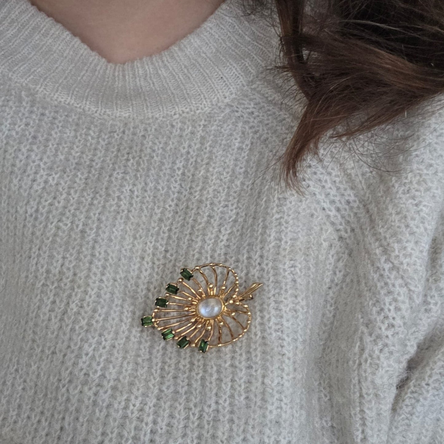 Vintage 14k gouden broche met maansteen cabochon en groene toermalijn