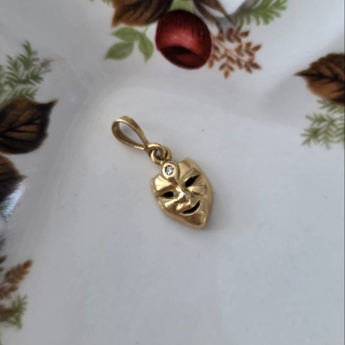 Vintage 18k gouden hanger met diamant masker
