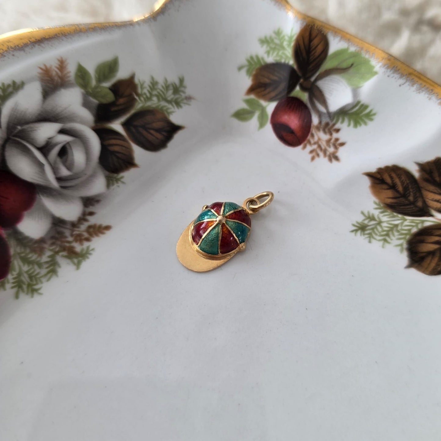 Vintage 18k gouden hanger pet emaille