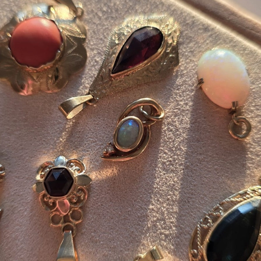Vintage 18k gouden hanger opaal en diamant
