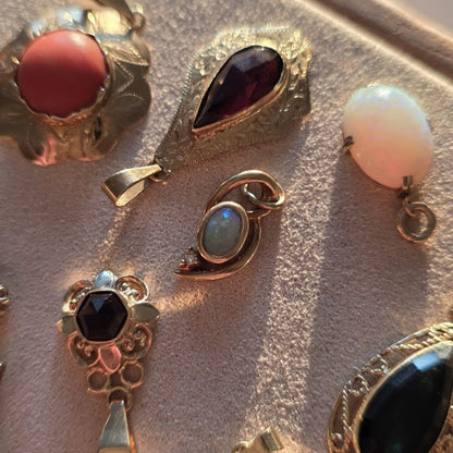 Vintage 18k gouden hanger opaal en diamant