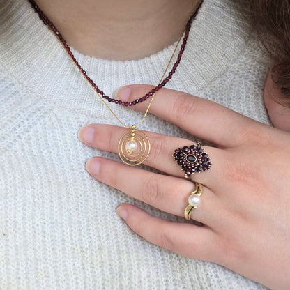 Vintage 14k gold ring with garnet cluster