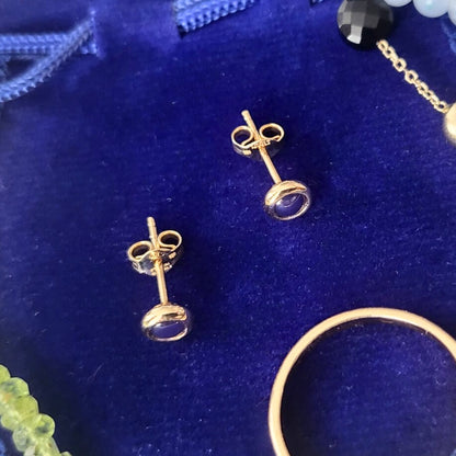 Pre-owned 14k gouden oorbellen paars steentje