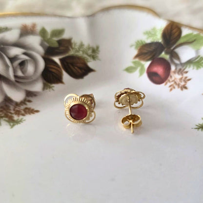 Vintage 14k gold carnelian stud earrings