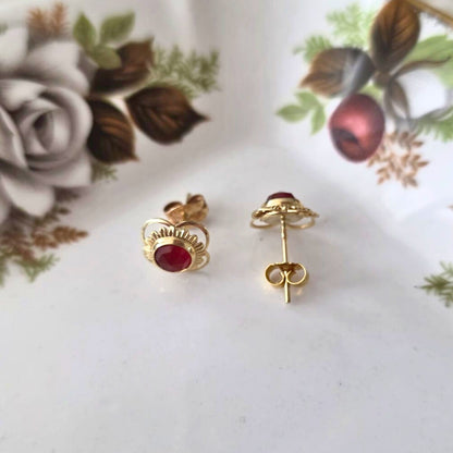 Vintage 14k gold carnelian stud earrings