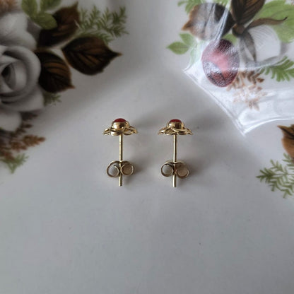 Vintage 14k gouden oorstekers carneool