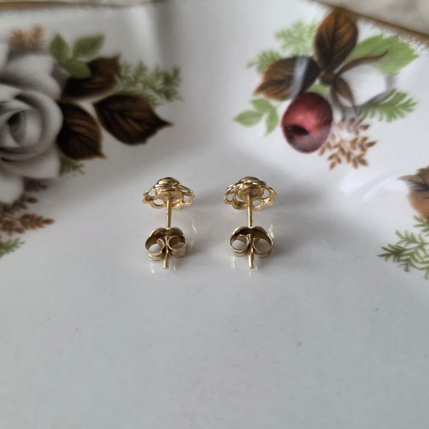 Vintage 14k gouden oorstekers carneool