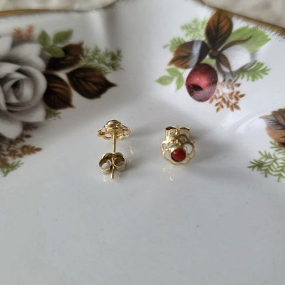 Vintage 14k gouden oorstekers carneool