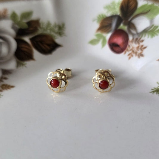 Vintage 14k gouden oorstekers carneool