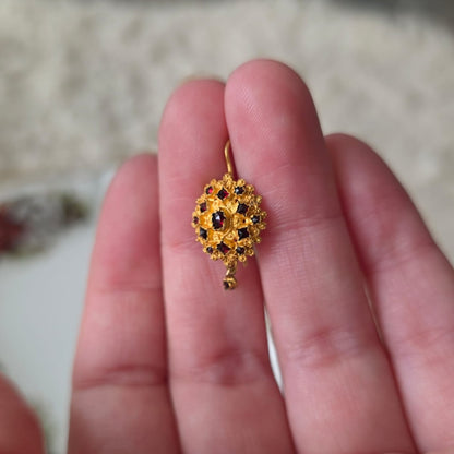 Antieke 14k gouden oorhangers granaat klederdracht