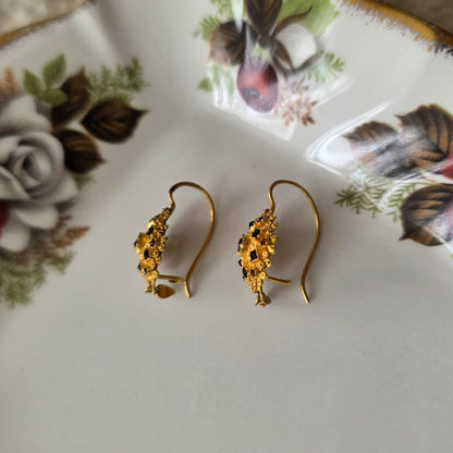 Antieke 14k gouden oorhangers granaat klederdracht