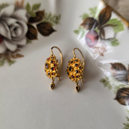 Antieke 14k gouden oorhangers granaat klederdracht