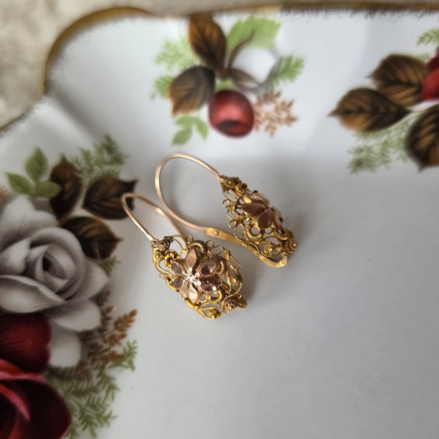 Antieke 14k gouden oorhangers filigraan klederdracht