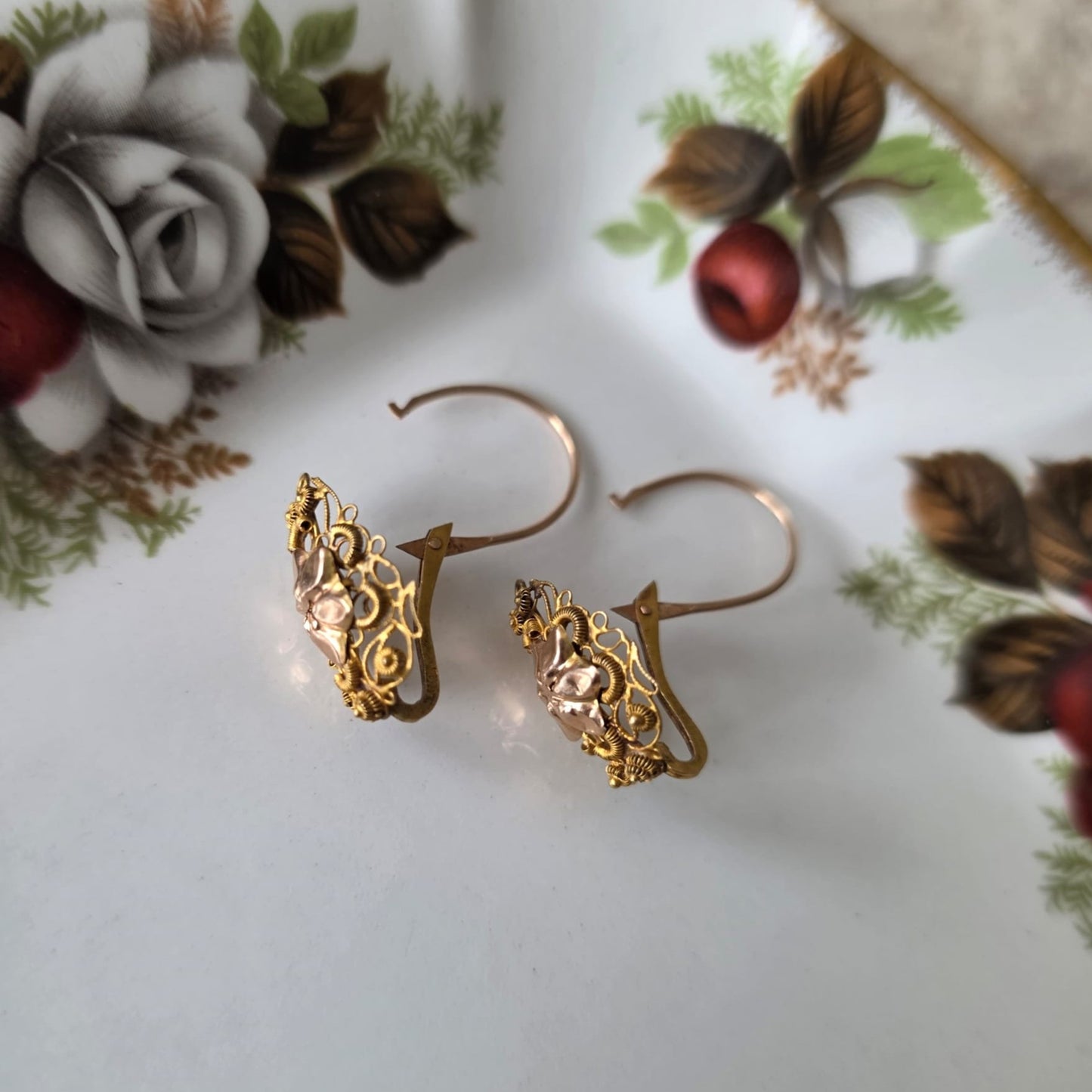 Antieke 14k gouden oorhangers filigraan klederdracht