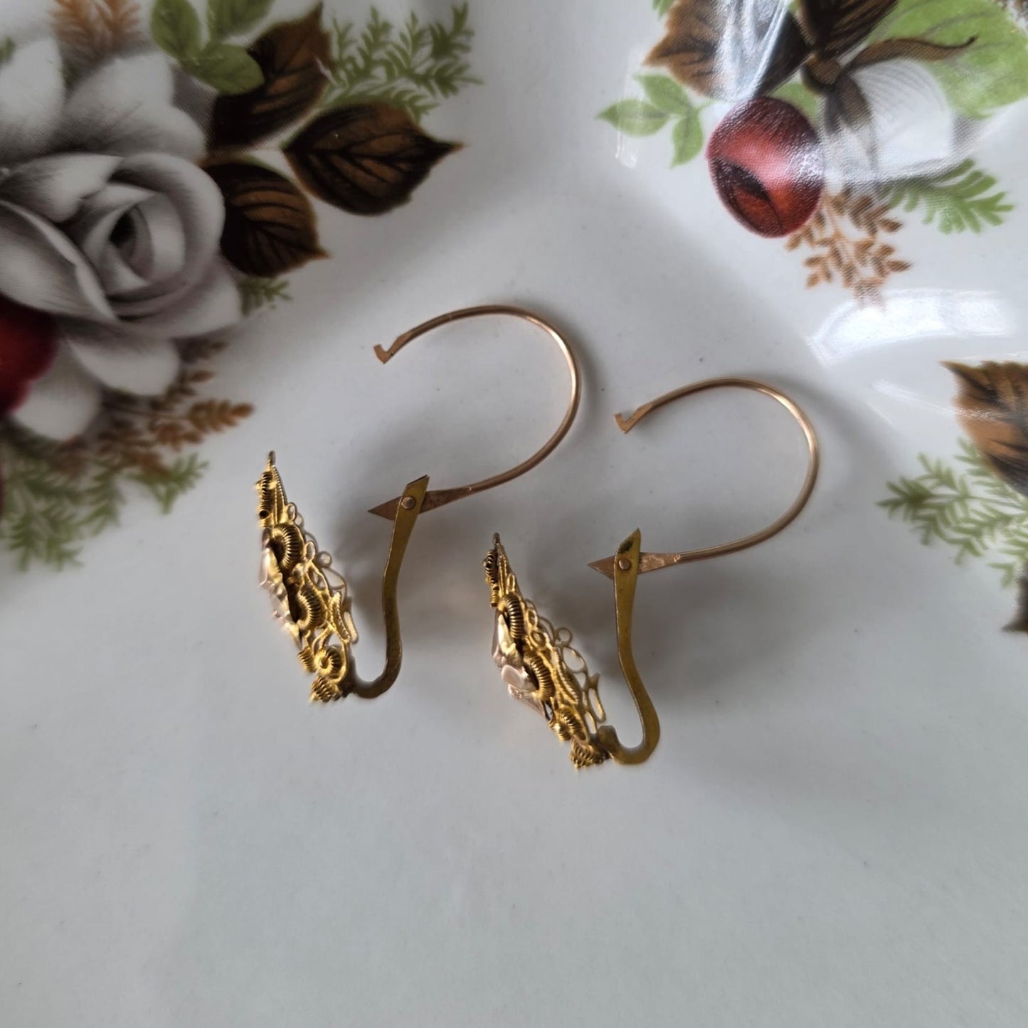 Antieke 14k gouden oorhangers filigraan klederdracht