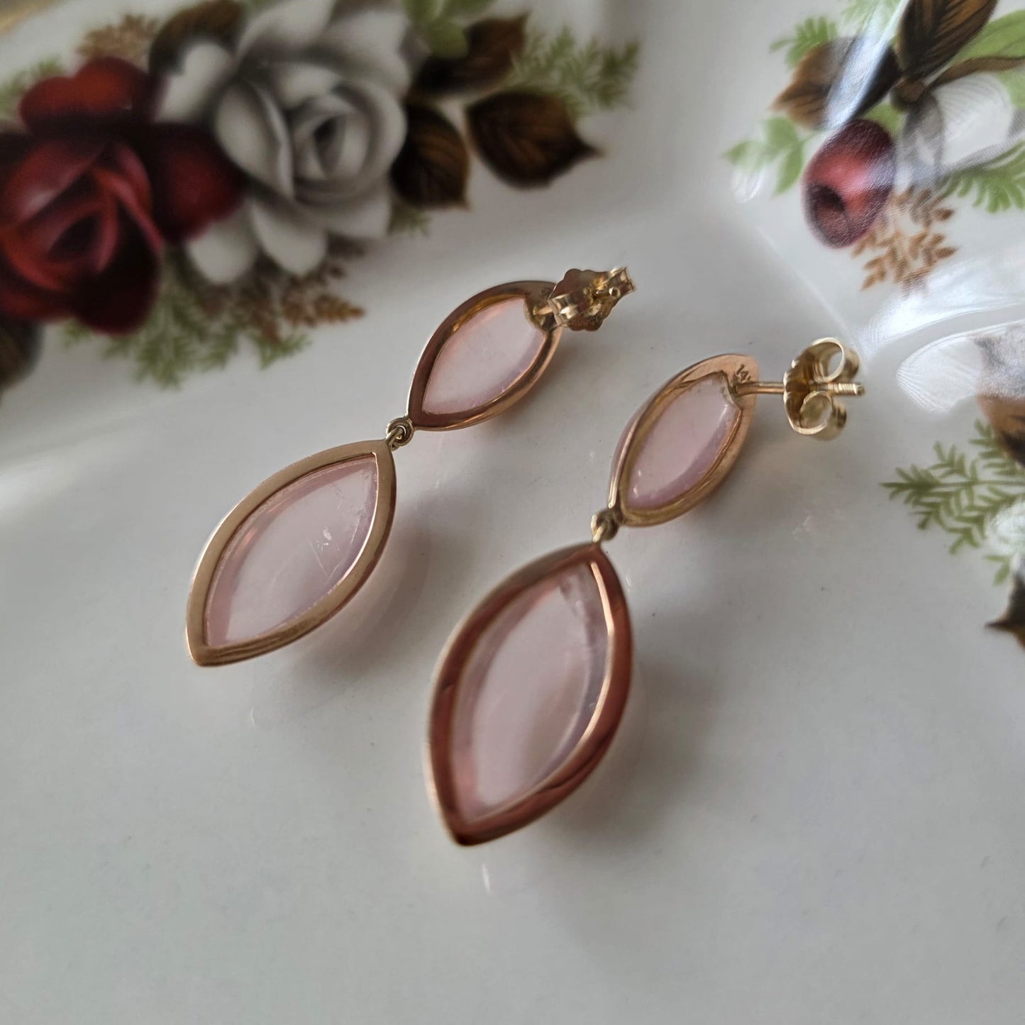 Vintage 14k gold garnet earrings