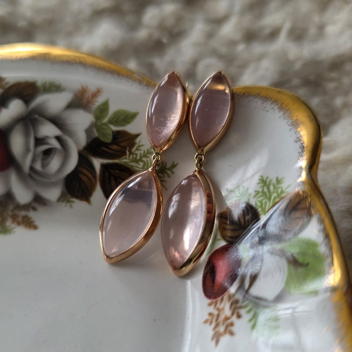 Vintage 14k gold garnet earrings