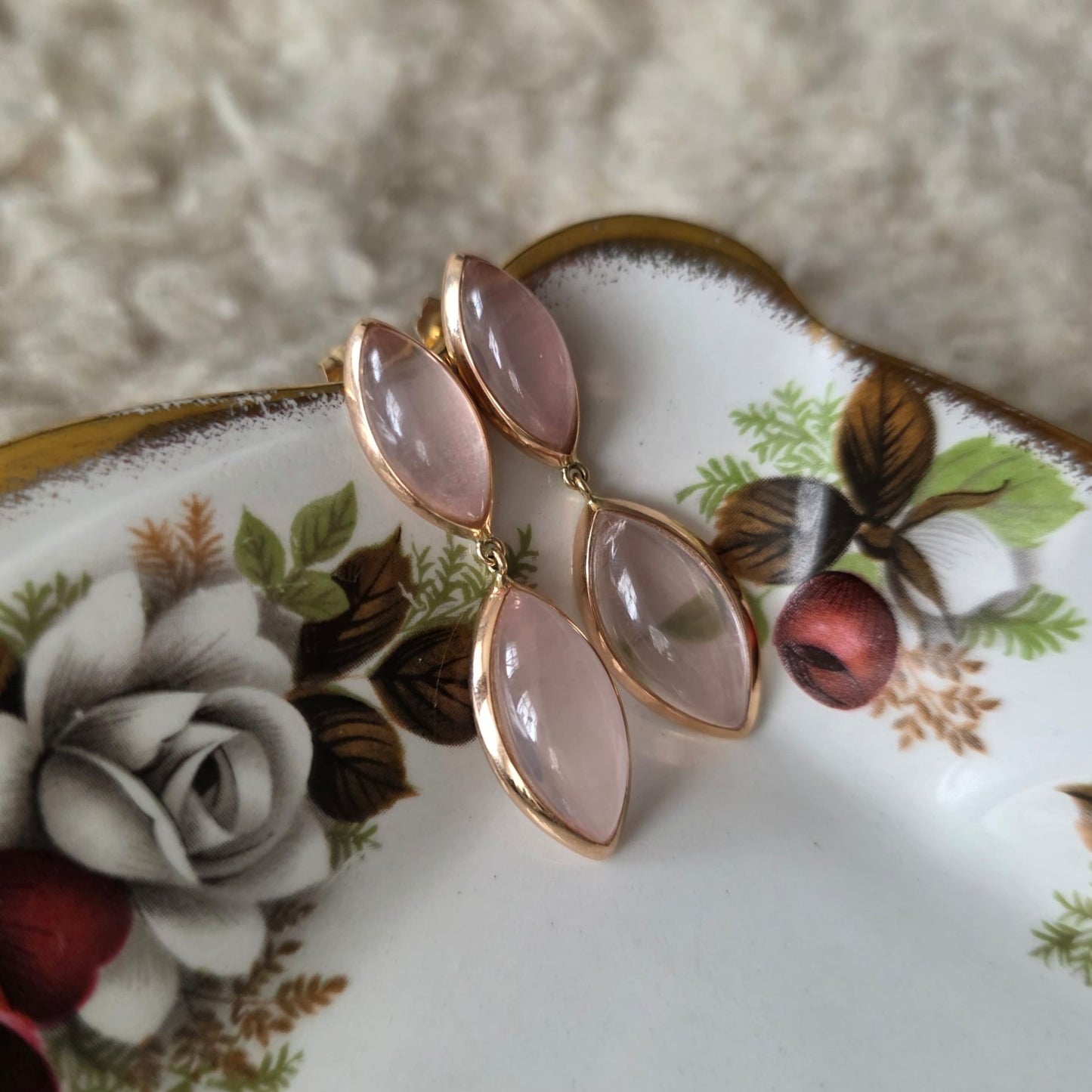 Vintage 14k gold garnet earrings