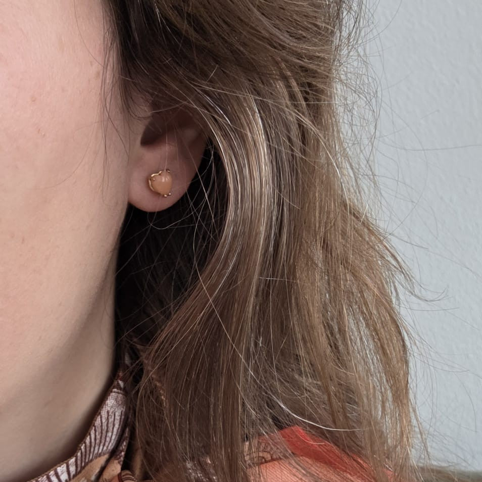 Vintage 9k & 14k gouden oorstekers angel skin koraal