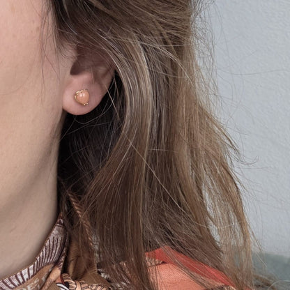 Vintage 9k & 14k gouden oorstekers angel skin koraal