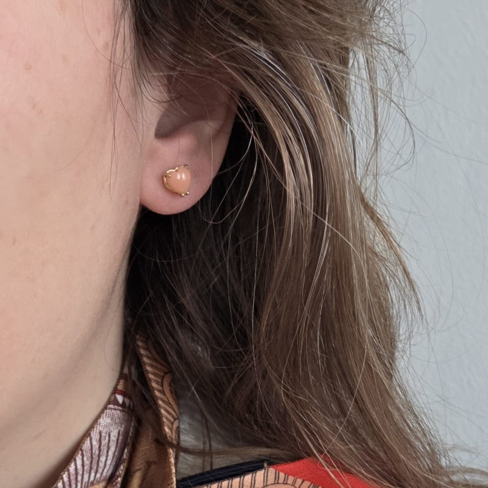 Vintage 9k & 14k gouden oorstekers angel skin koraal