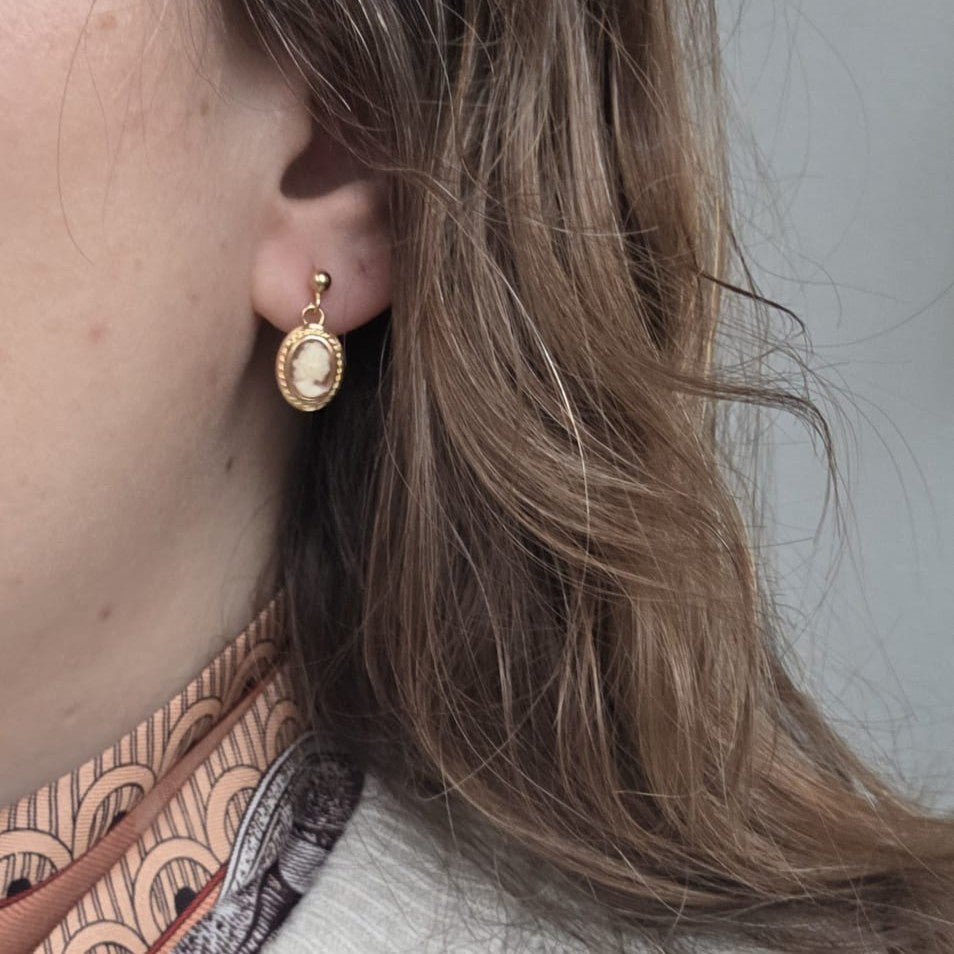 Vintage 18k gouden oorhangers camee