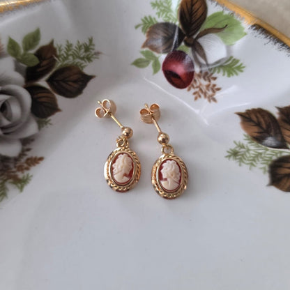 Vintage 18k gouden oorhangers camee