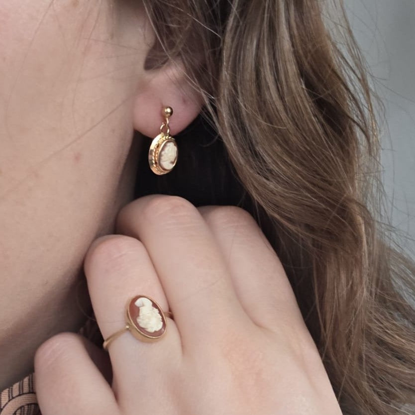 Vintage 18k gouden oorhangers camee