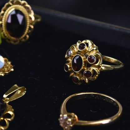 Vintage 14k gouden ring met granaat entourage