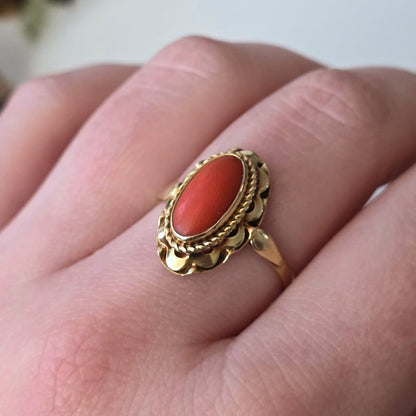 Vintage 14k gouden ring met bloedkoraal