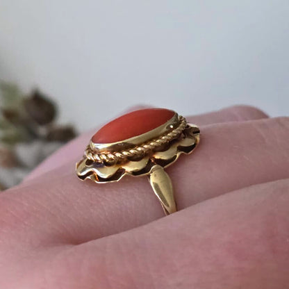 Vintage 14k gouden ring met bloedkoraal