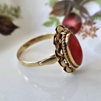 Vintage 14k gouden ring met bloedkoraal