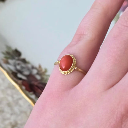 Vintage 14k gouden ring met bloedkoraal