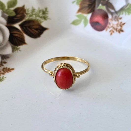 Vintage 14k gouden ring met bloedkoraal