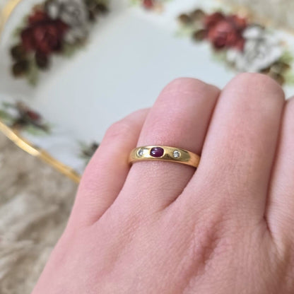 Vintage 18k gouden ring met robijn en diamant