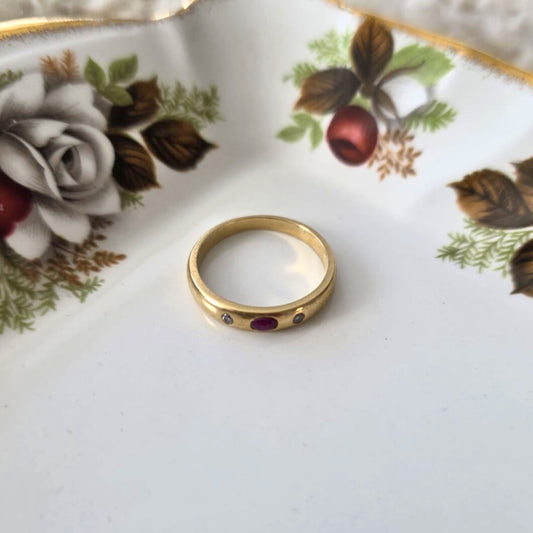 Vintage 18k gouden ring met robijn en diamant