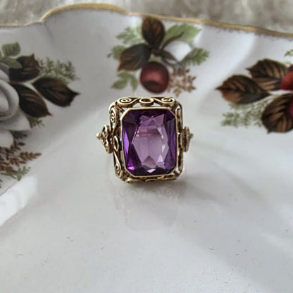 Vintage 14k gold ring with alexandrite filigree
