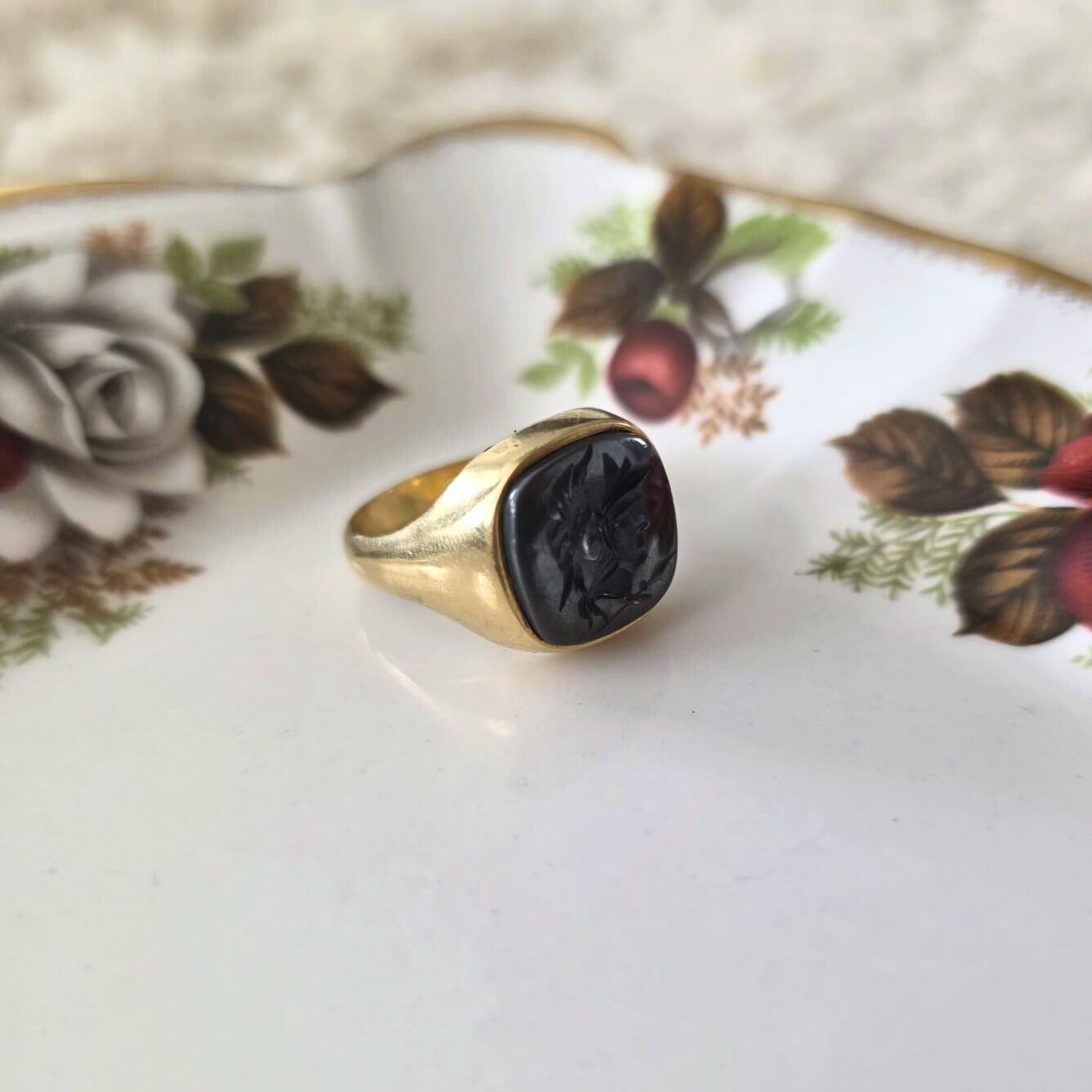 Vintage 14k gold signet ring with hematite intaglio