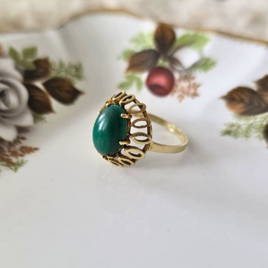 Vintage 14k gold ring with malachite