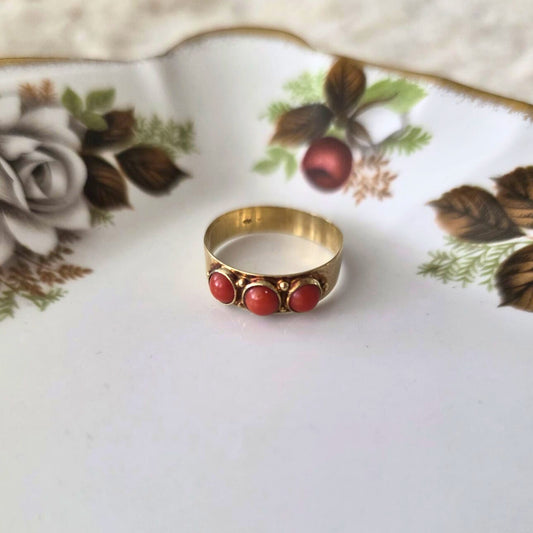 Vintage 14k gouden ring met bloedkoraal