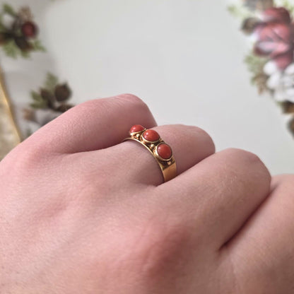Vintage 14k gouden ring met bloedkoraal