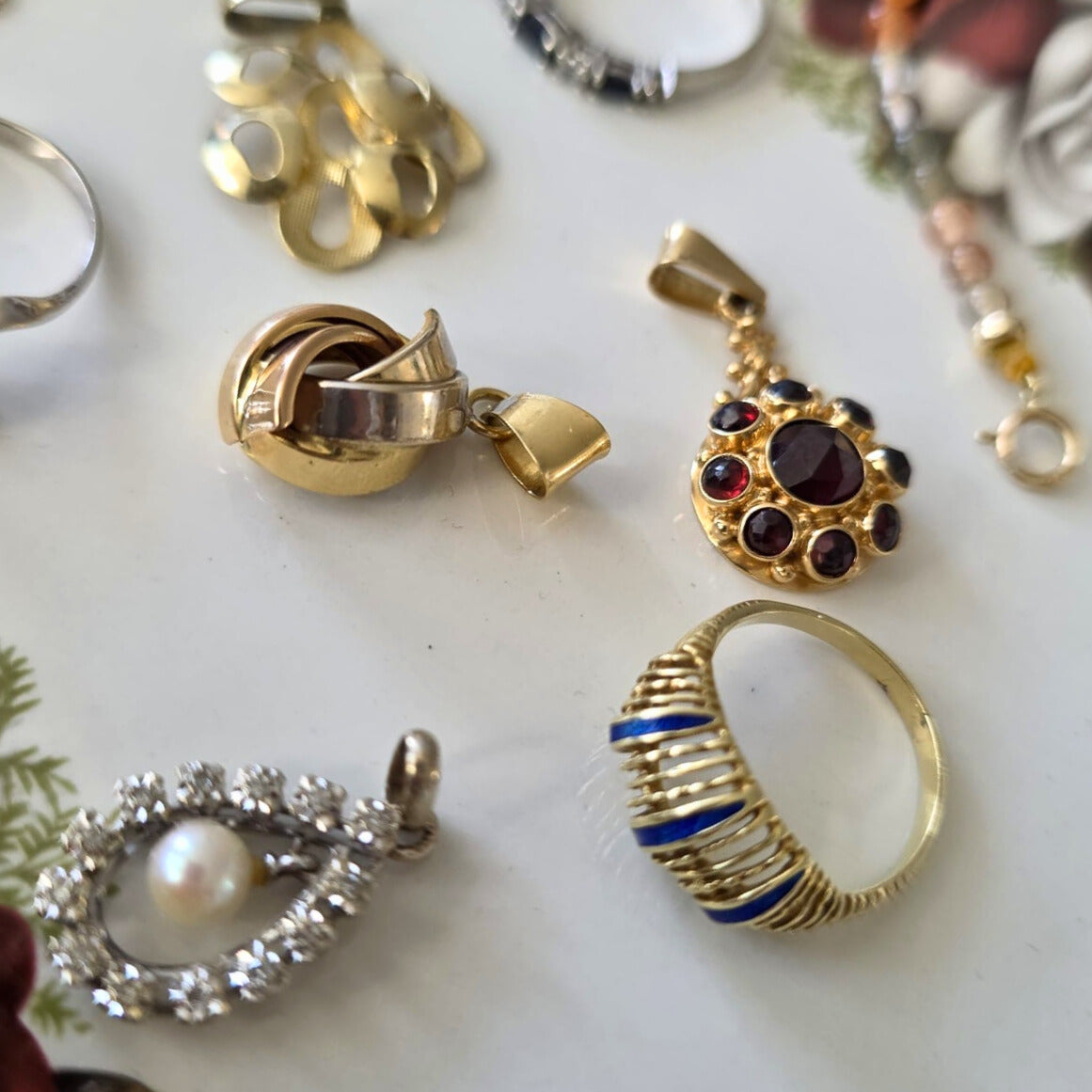 Vintage 14k gouden hanger met granaat entourage